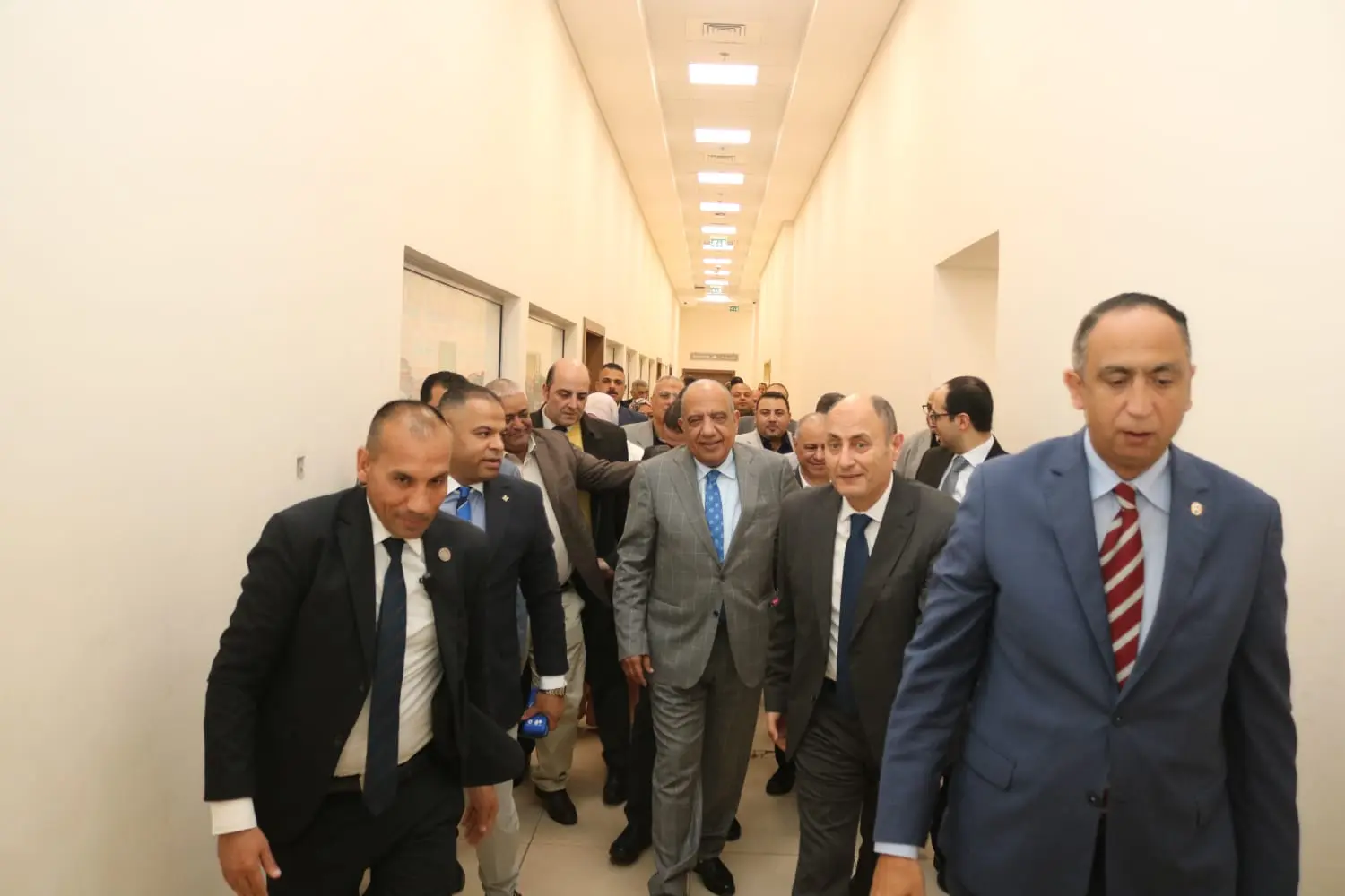 وزير-الكهرباء-يشارك-العاملين-بديوان-الوزارة،-والقابضة-لكهرباء-مصر،-والمصرية-لنقل-الكهرباء-إفطارهم-الجماعي